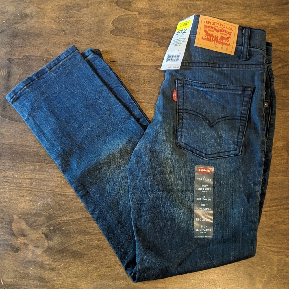 Youth Slim Tapered Levi's size 12 (26x26)